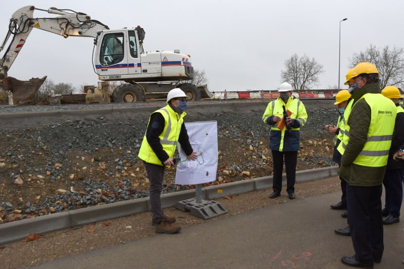 Explication des travaux en cours à Chauray.