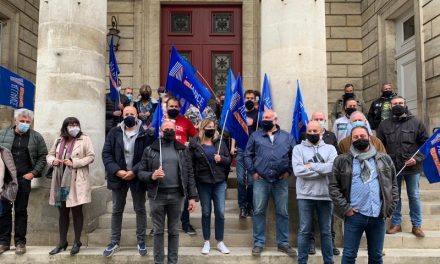 Une quarantaine de policiers manifestent à Niort