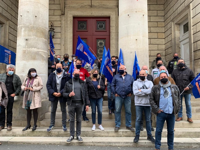 Une quarantaine de policiers manifestent à Niort