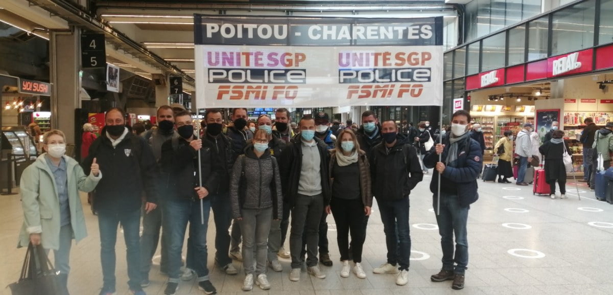 Des policiers de Niort en colère manifestent à Paris