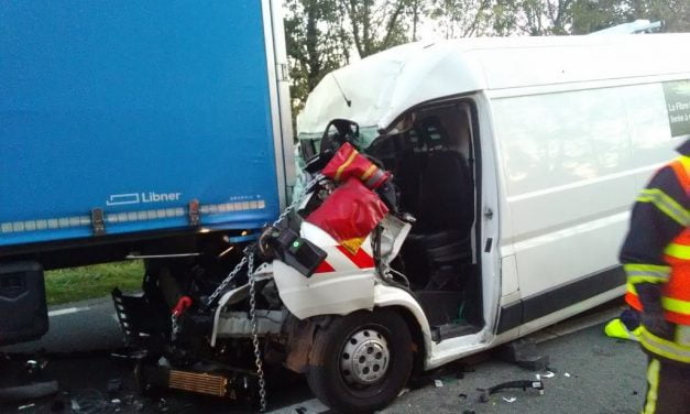 Un véhicule utilitaire percute un poids lourd sur la RD 743