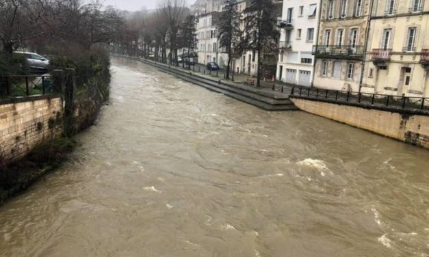 « Non à la séparation des ouvrages qui régulent la Sèvre niortaise », écrit le maire de Niort