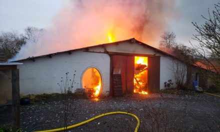 Une maison ravagée par le feu à Bressuire