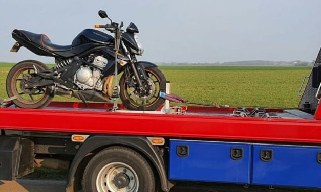 Le motard roulait trop vite : moto confisquée, permis retiré