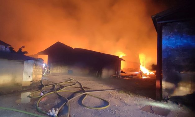 Un bâtiment agricole à Pamproux ravagé par les flammes