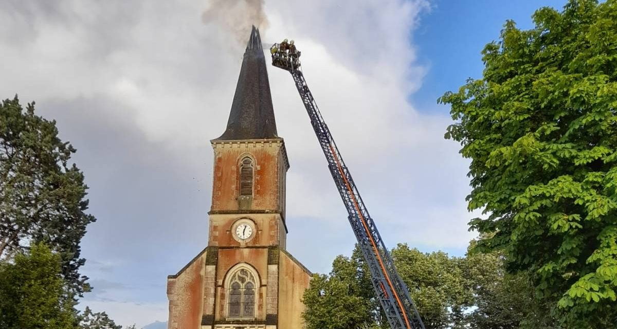 La foudre s’abat sur l’église Saint-Cybard d’Aubigné