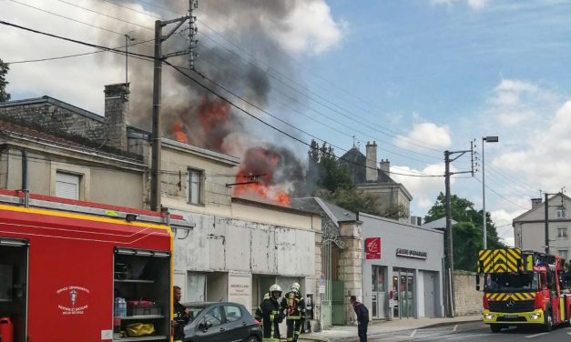 Un incendie avenue de Limoges : la circulation interrompue