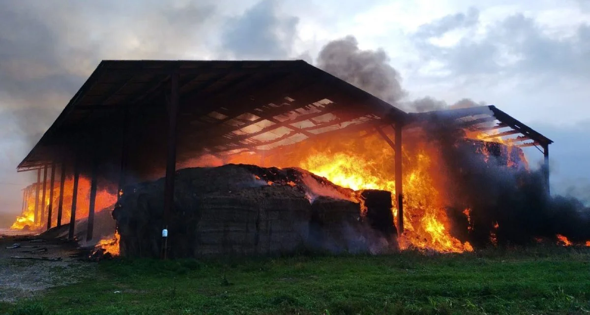 Un bâtiment agricole en feu et deux agriculteurs légèrement brûlés dans le nord Deux-Sèvres