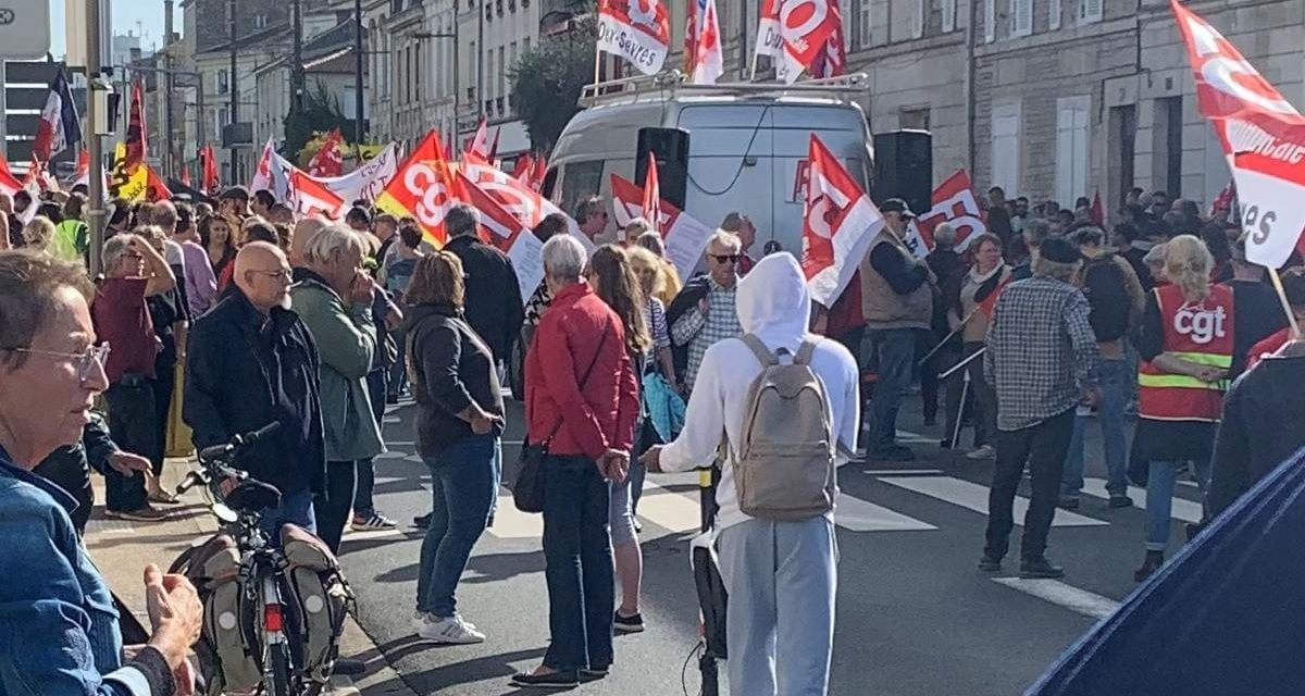 Plusieurs centaines de manifestants dans les rues de Niort