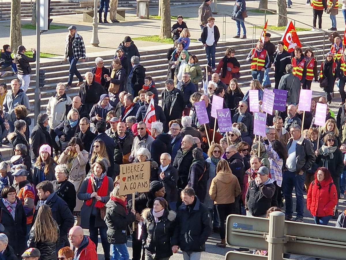 [PHOTOS] Le Réforme Des Retraites Mobilise En Nombre à Niort • Niort Info