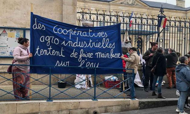 Niort : Bassines non merci mobilise devant la préfecture