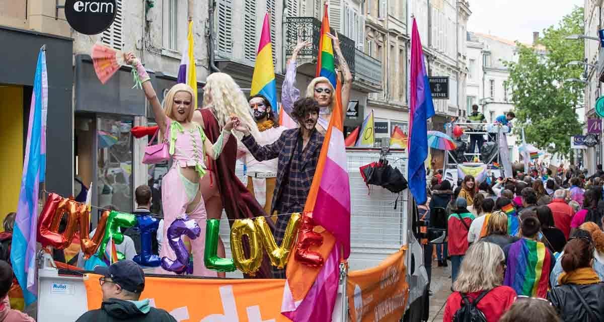 Plus de 400 personnes à la Marche des fiertés de Niort