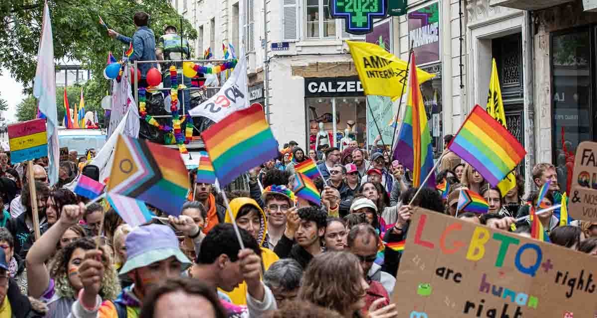 Plus de 400 personnes à la Marche des fiertés de Niort