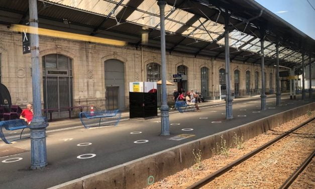 [VIDEO] Un agent SNCF du TGV Paris Niort La Rochelle fait le spectacle