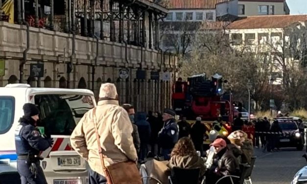 A Niort, un morceau de corniche s’écrase rue Brisson