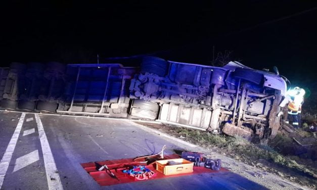 Un camion couché sur l’axe Parthenay Niort