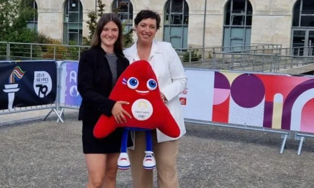 Qui est Perrine Marcheteau, la dernière relayeuse de la flamme olympique à Niort ?