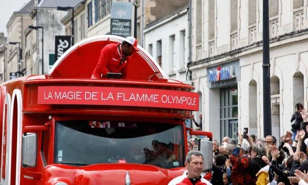 [PHOTO et VIDEO] La flamme olympique embrase Saint-Maixent-l’Ecole