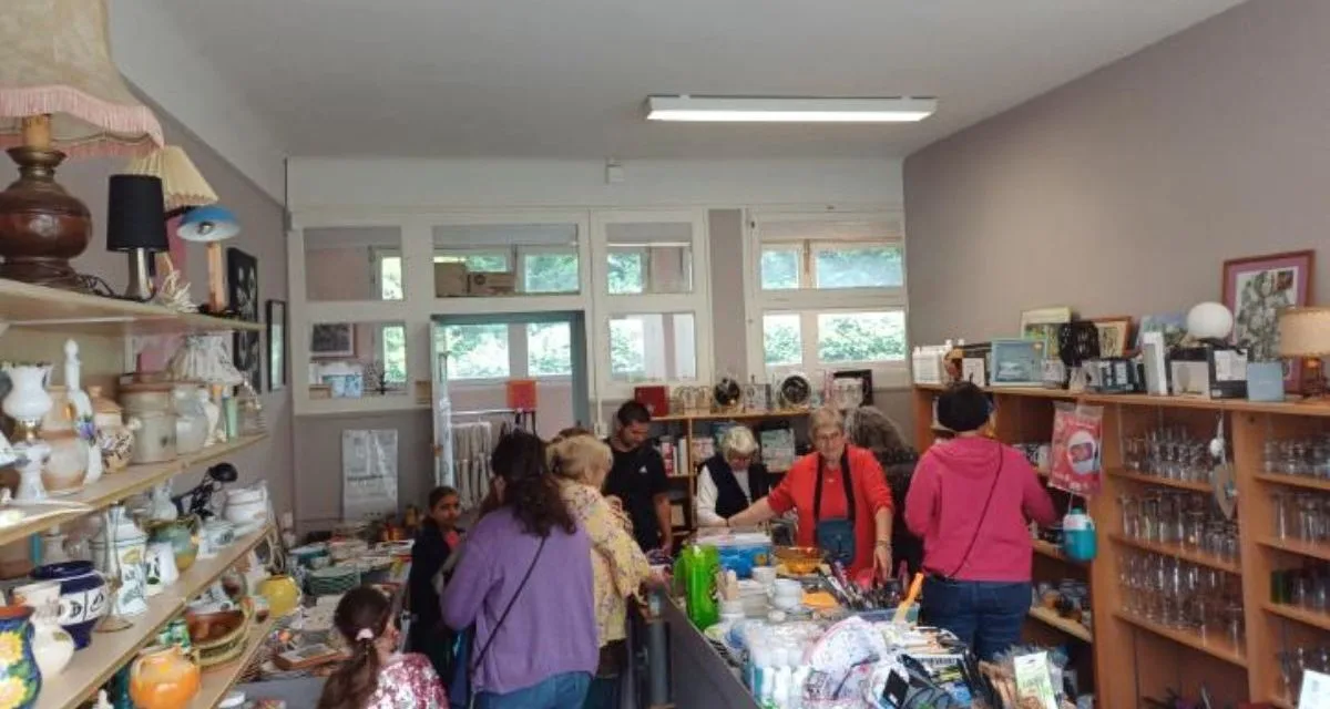 A Niort, le Secours populaire organise une braderie