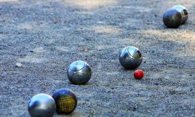 Un concours de pétanque à Niort en décembre