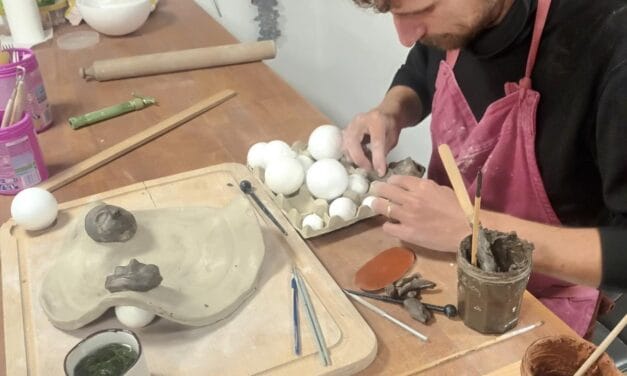 « Ici, on vient avec ses émotions » : près de Niort, cette association mise sur la thérapie par la création