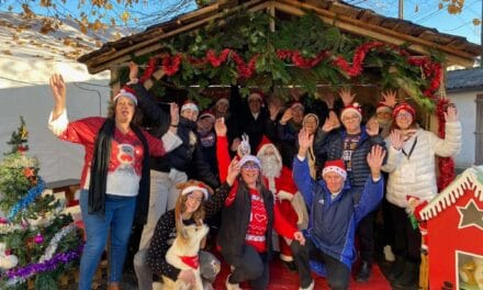 La cour de la mairie de Mauzé-sur-le-Mignon transformée en marché de Noël