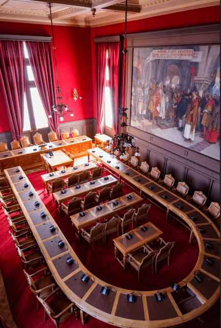 Le nouveau conseil municipal de Niort retransmis en direct dans le salon d’honneur