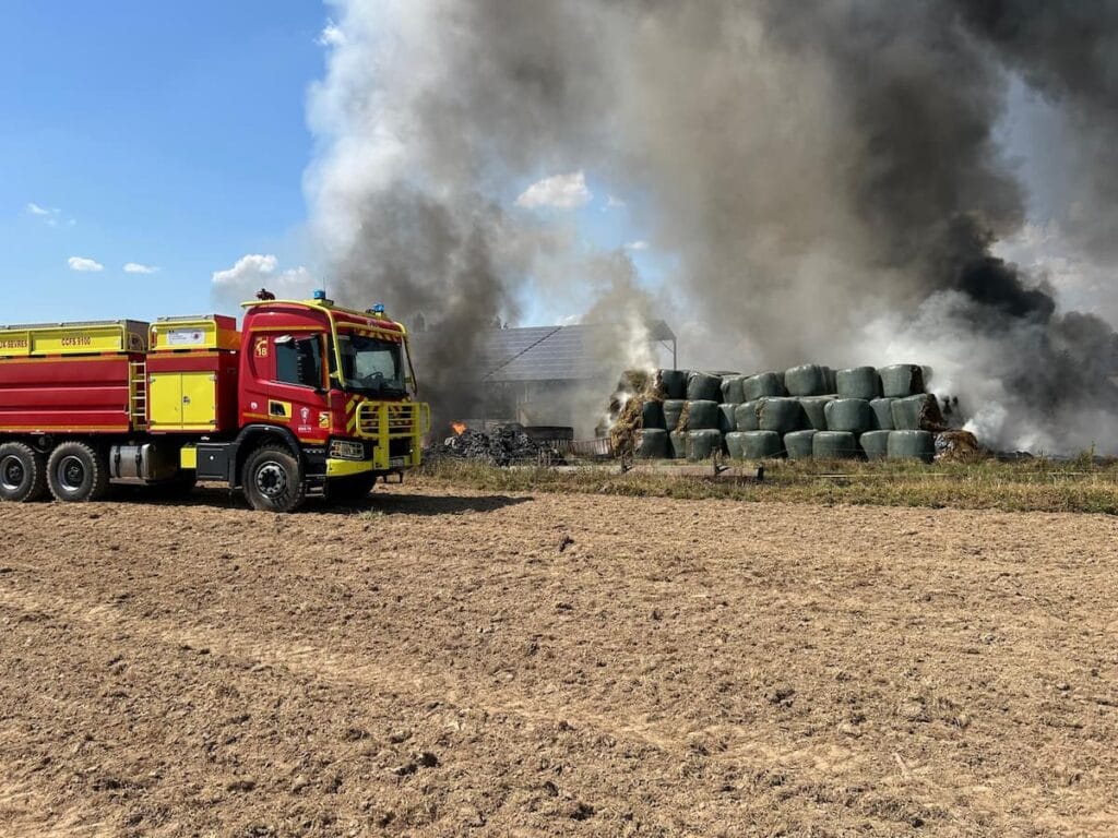 feu agricole, camion sapeur pompiers