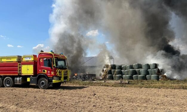 La Peyratte : Un important feu agricole mobilise 21 sapeurs-pompiers