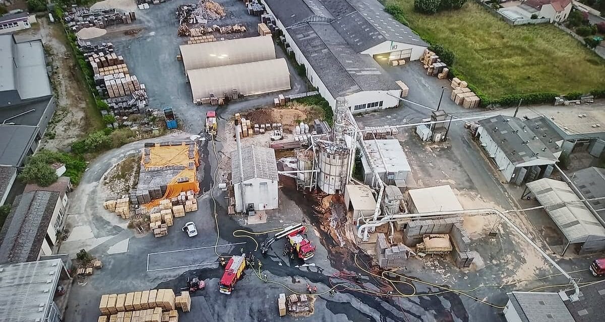 Chef-Boutonne : un feu se déclare dans un silo de sciure de bois