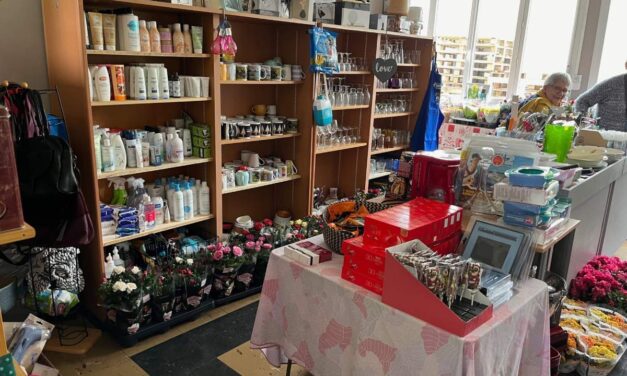 Une braderie « solidaire » à Niort : « C&rsquo;est le grand déstockage »
